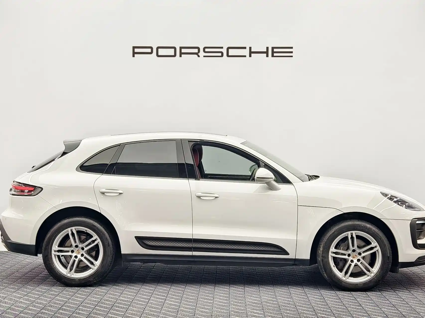 Photo 6 - Porsche Macan