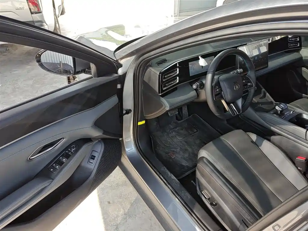 BYD Qin L 2024 DM-i 80KM Superior фото 16