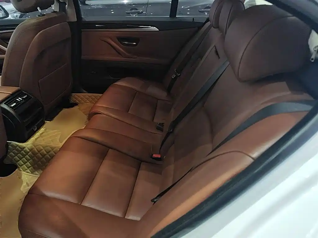BMW 5 Series 2014 525Li Leading фото 17