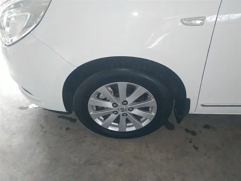 Buick GL8 2018 28T Premium Model China VI фото 25