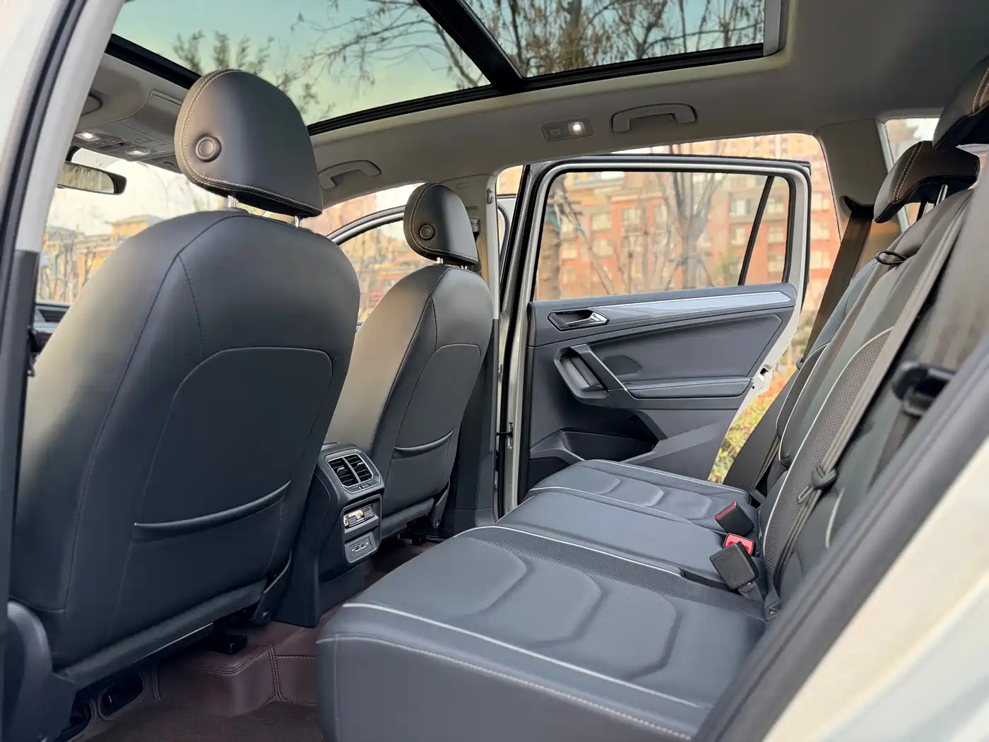 Volkswagen Tiguan L 2021 330TSI Automatic 2WD R-Line Flagship фото 6