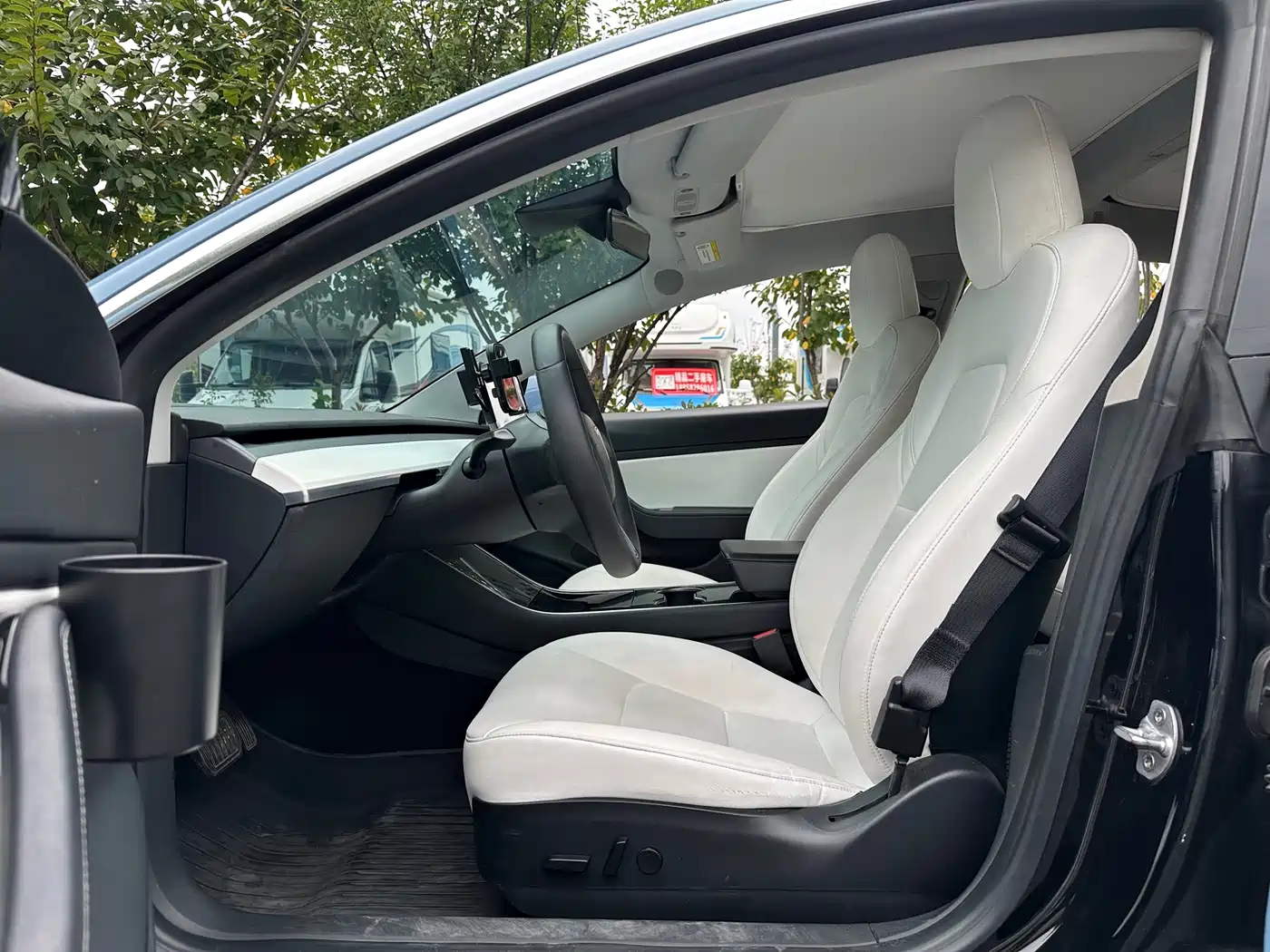 Photo 17 - Tesla Model 3