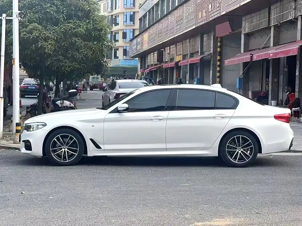 Фото 23 - BMW 5 Series