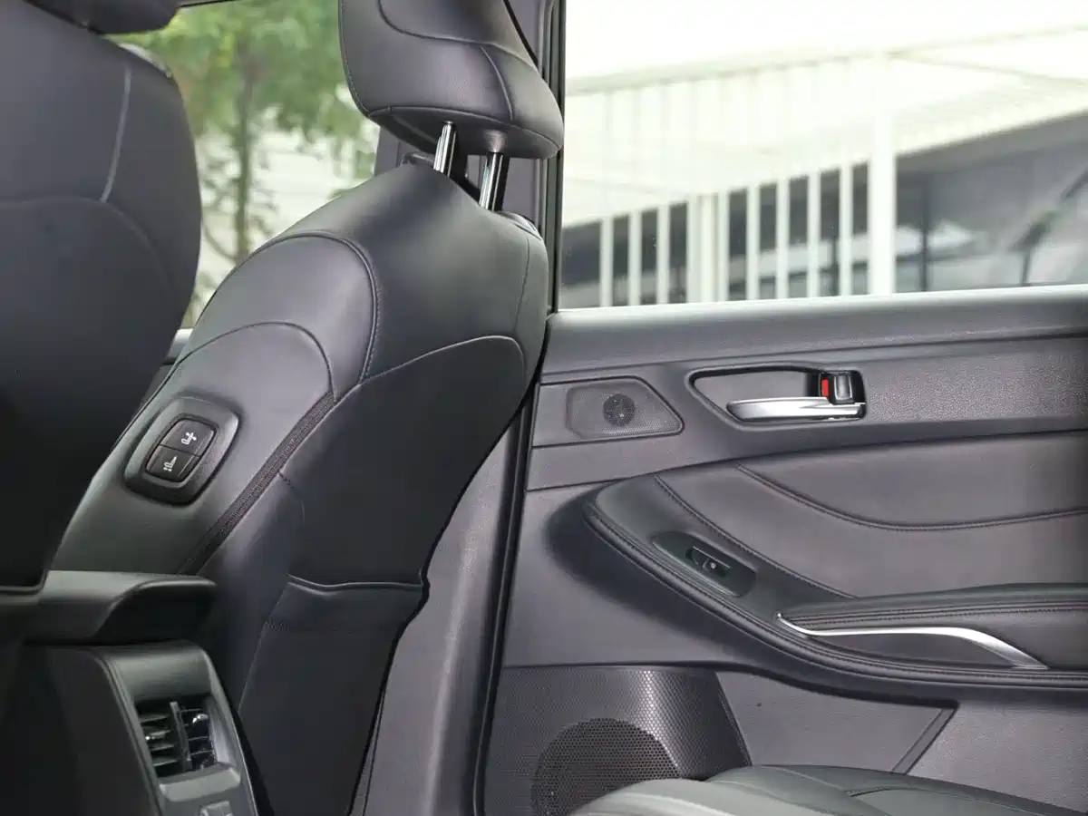 Toyota Avalon 2022 2.5L Luxury Edition фото 6
