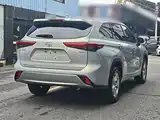 Photo 11 - Toyota Highlander