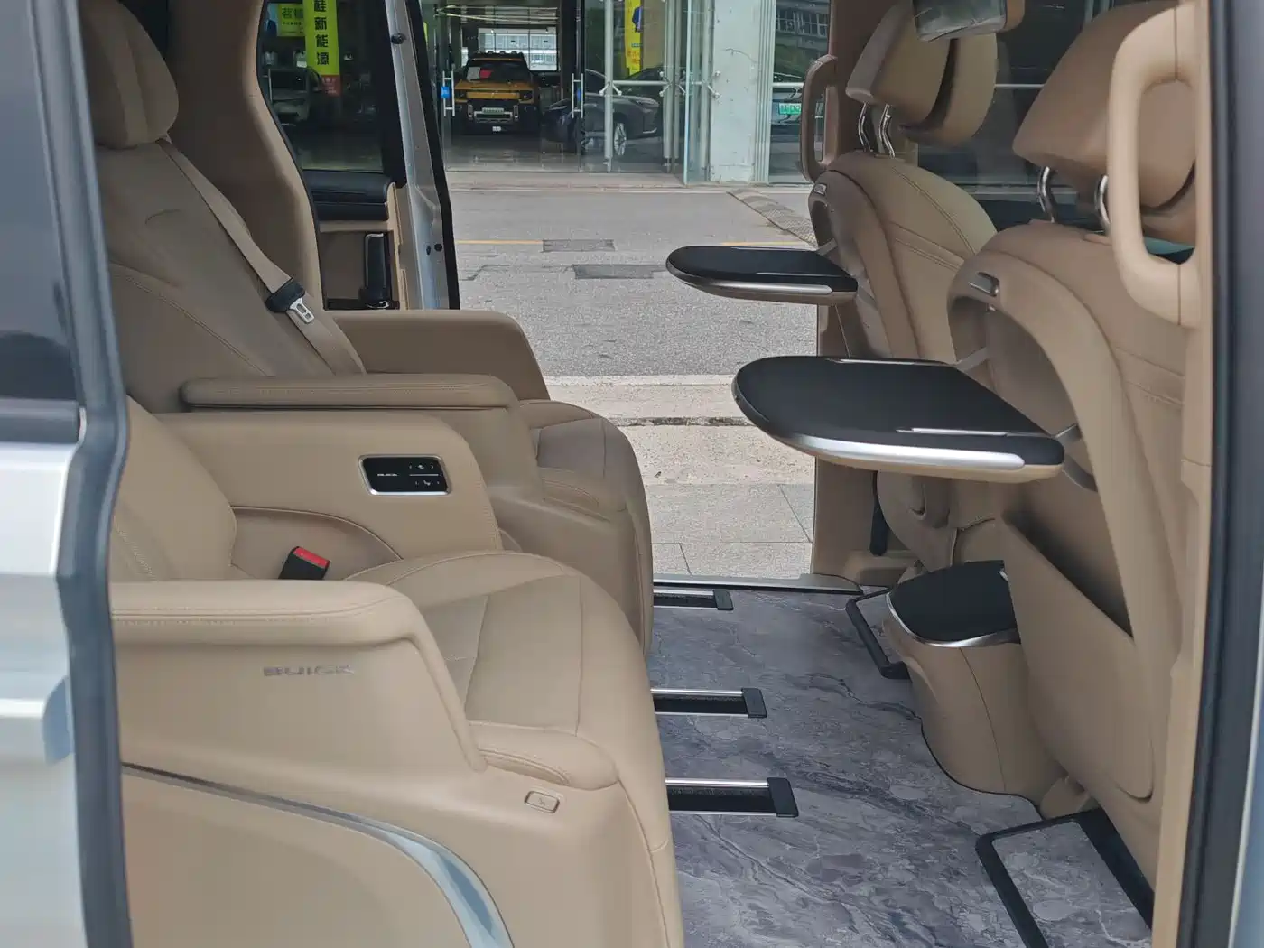 Buick GL8 New Energy 2025 Land Honor Premium Edition 7-Seater фото 12