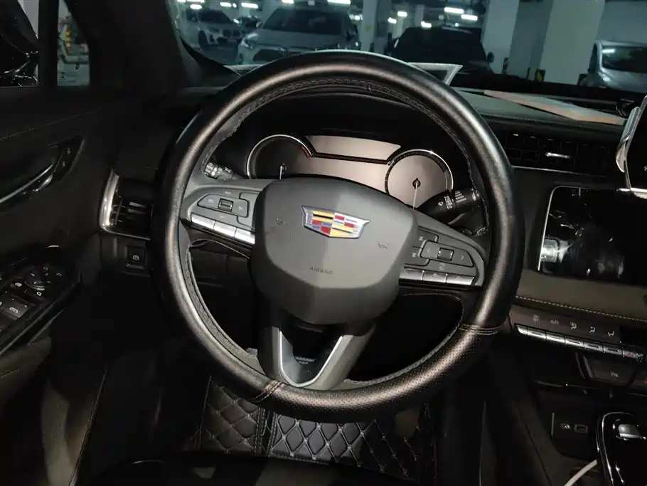 CADILLAC XT4