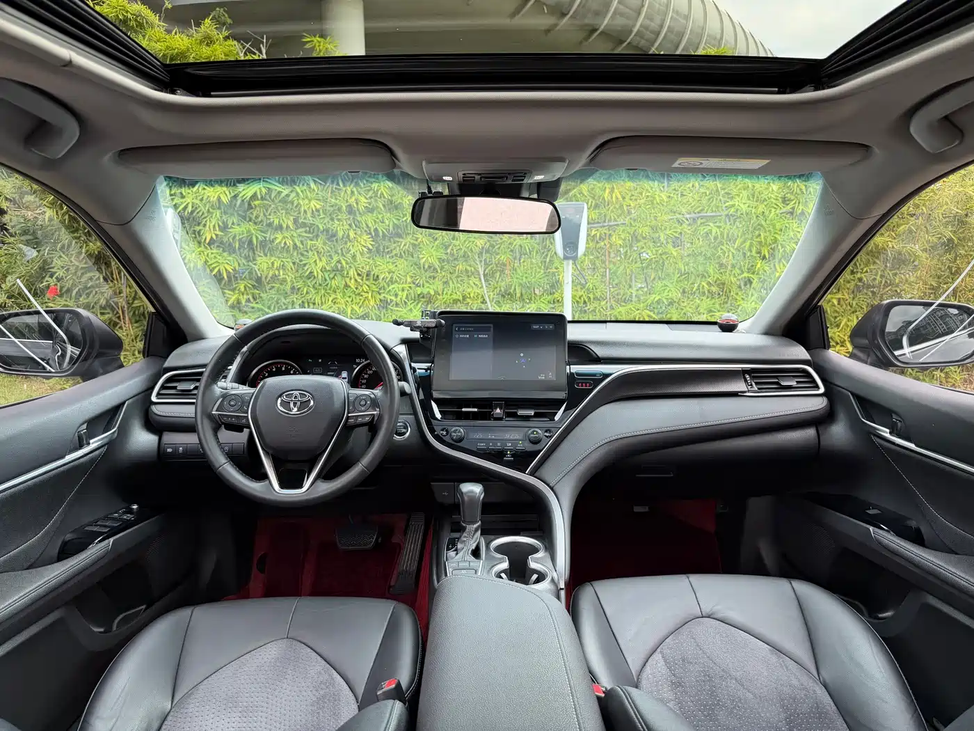Фото 6 - Toyota Camry