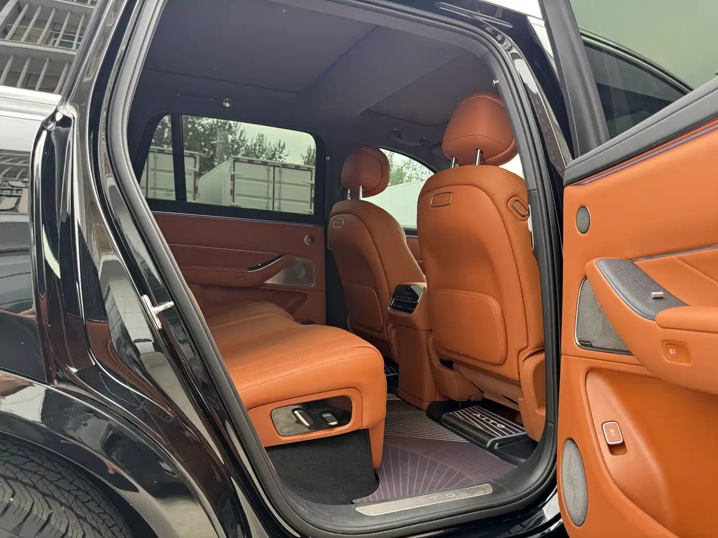 AITO Wenjie AITO M8 2025 Range Extender Max+ Edition 53.4kWh 5-seater фото 12