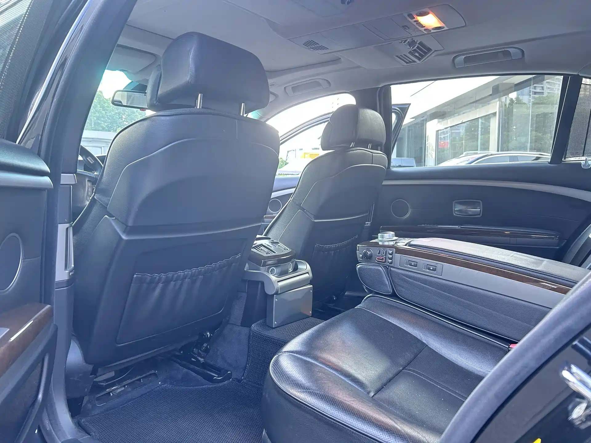 صورة 10 - BMW 7 Series