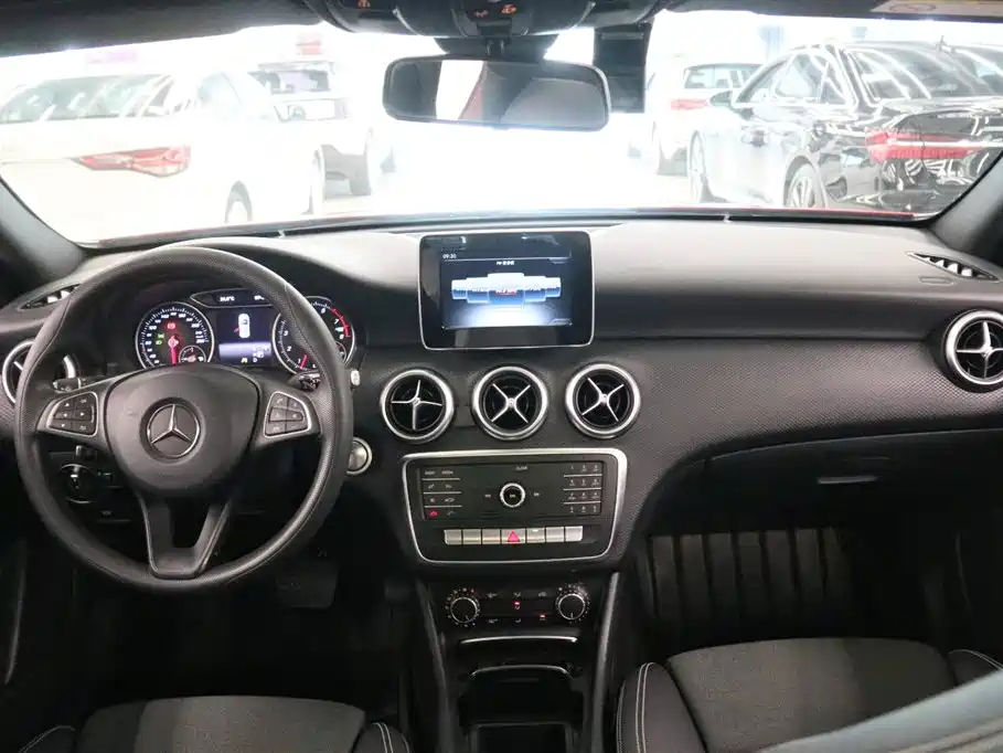 Mercedes-Benz A-Class (Import) 2016 A 180 фото 5