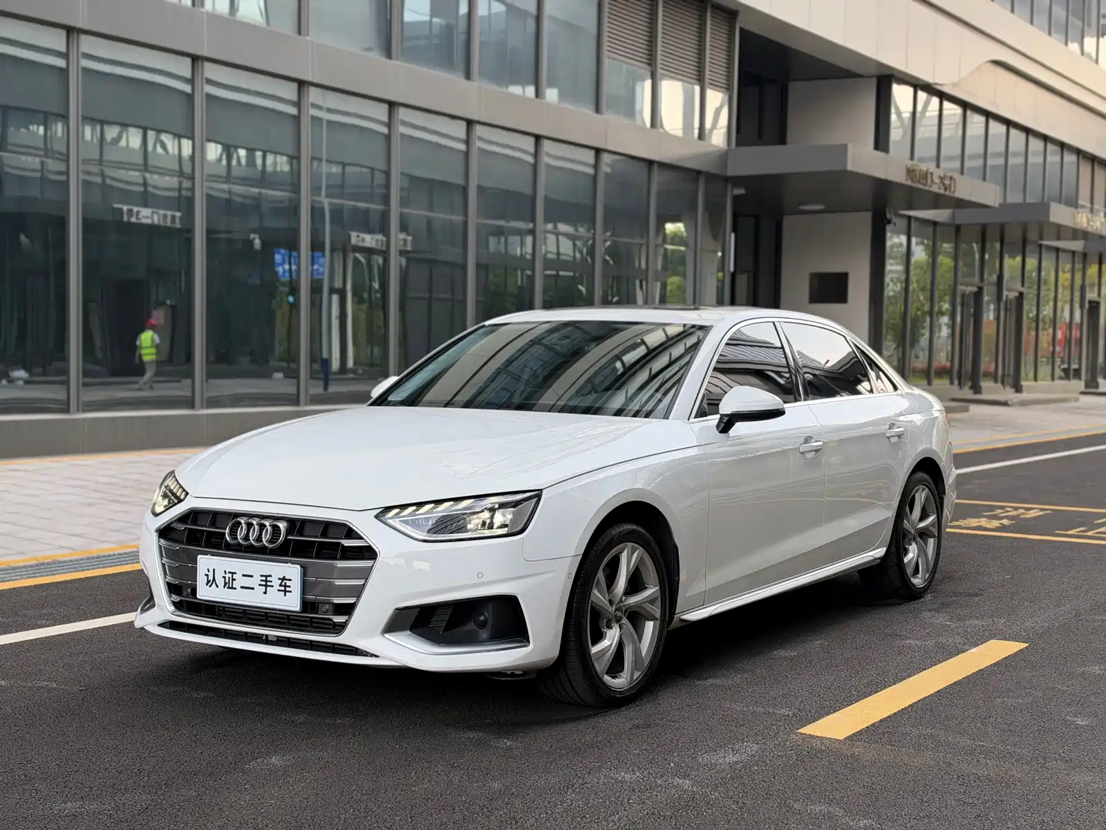 Photo 1 - Audi A4L