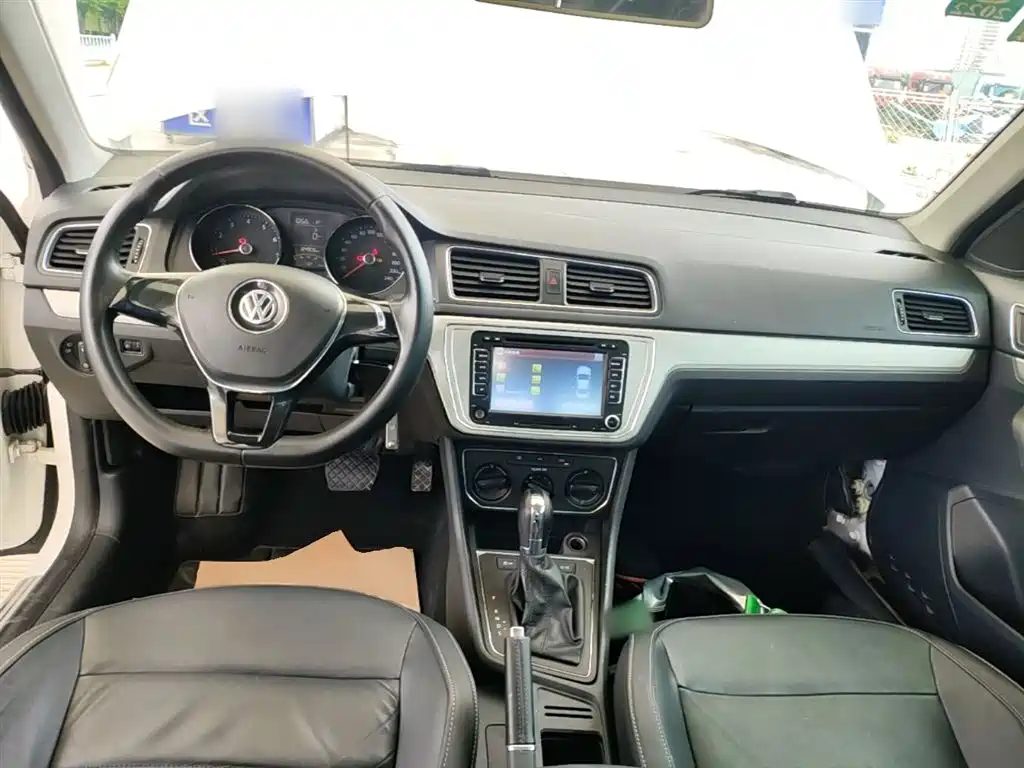 Volkswagen Lavida 2015 1.6L Automatic Comfort Edition фото 10