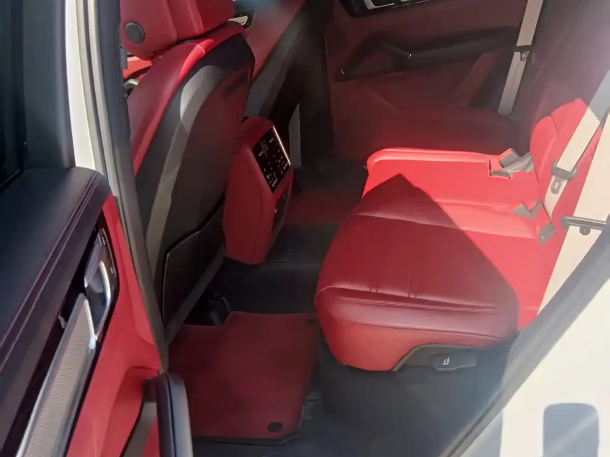 Photo 4 - Porsche Cayenne