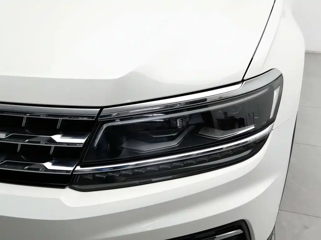 Фото 7 - Volkswagen Tiguan L