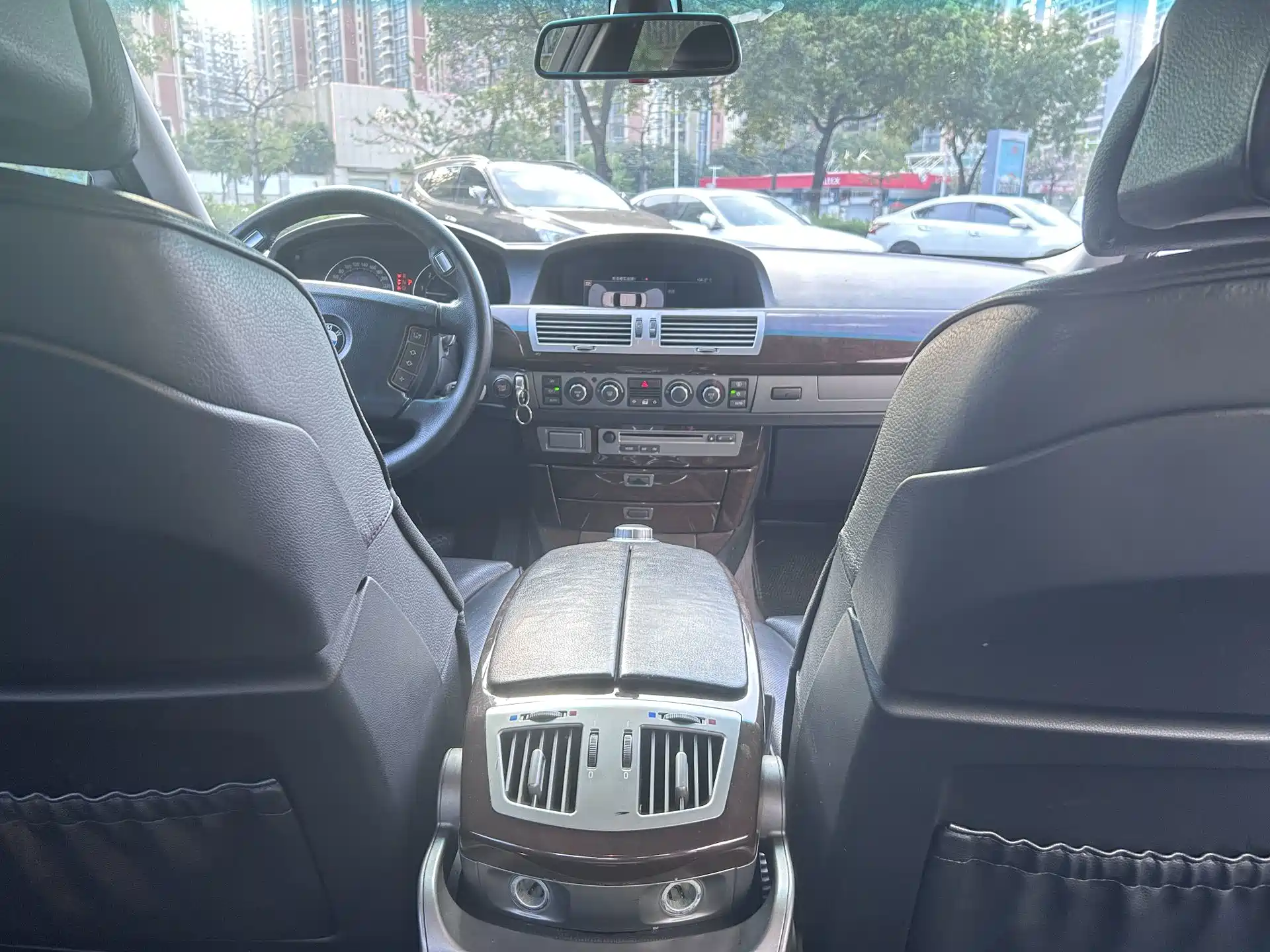 صورة 12 - BMW 7 Series