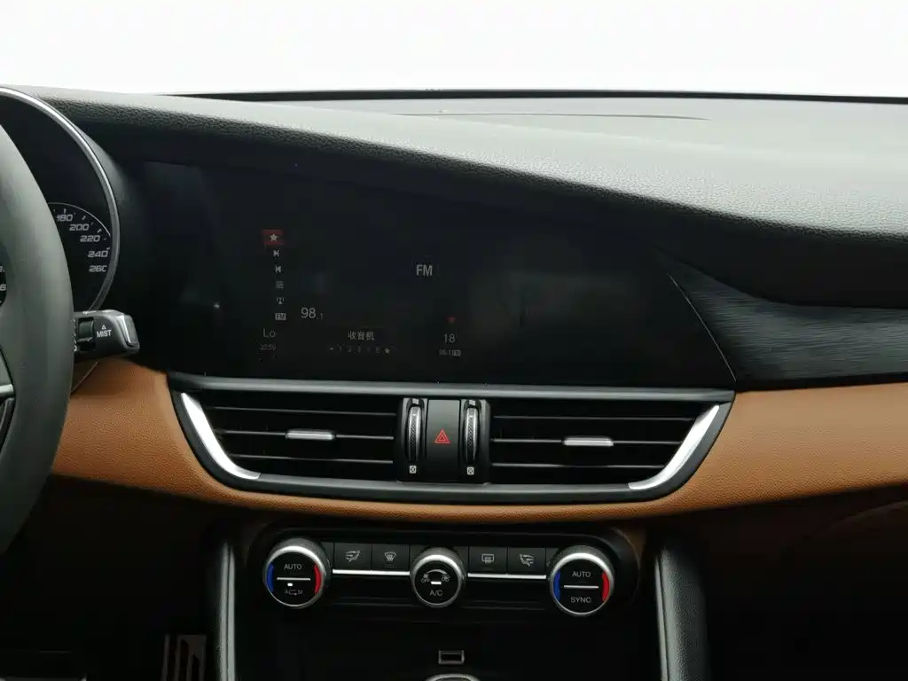 Alfa Romeo Giulia 2019 2017 2.0T 200HP Luxury Edition