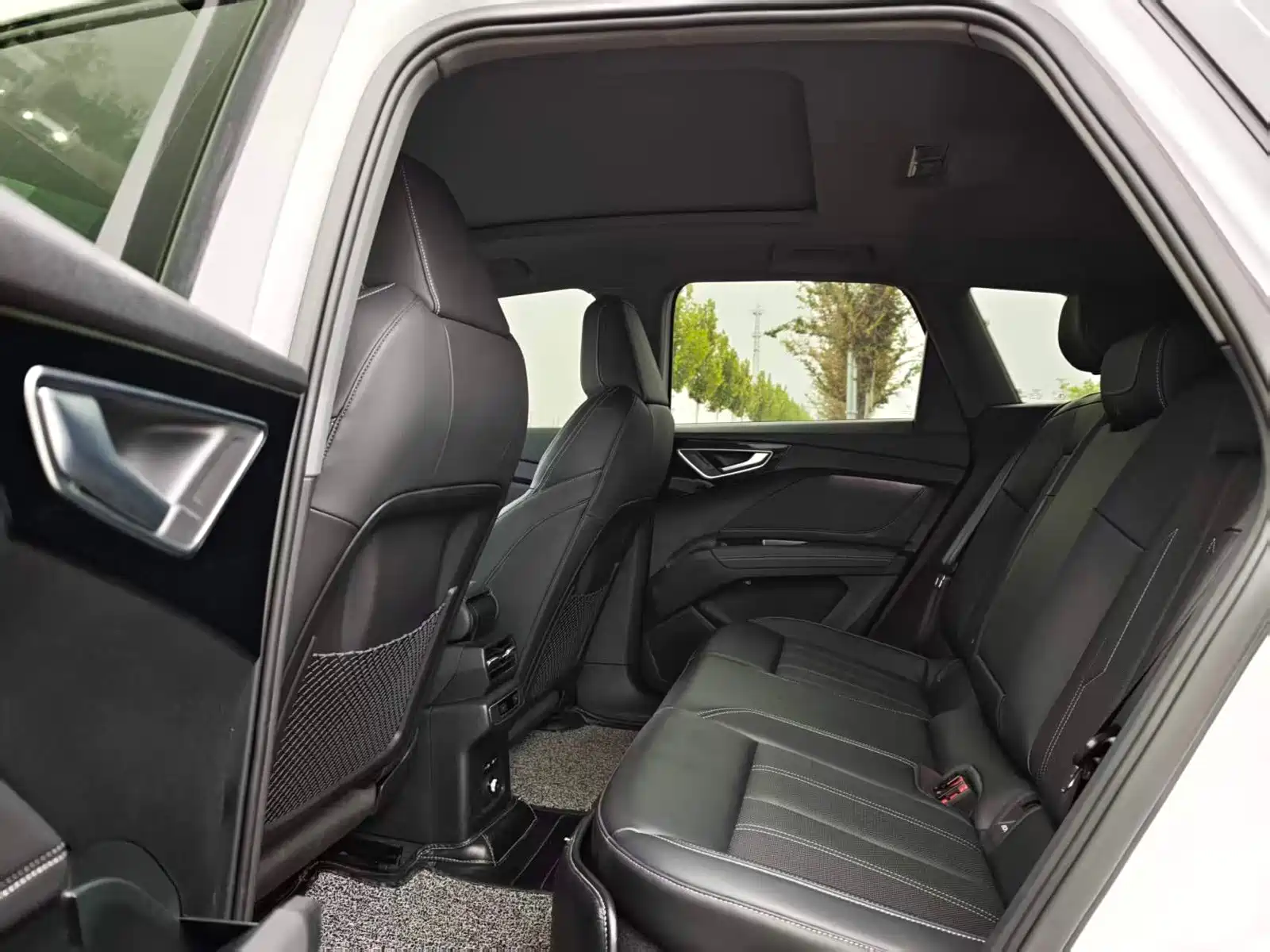 Photo 5 - Audi Q4 e-tron