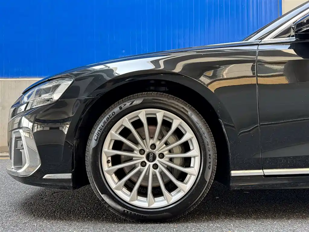 Audi A8 2025 A8L 45 TFSI quattro Luxury фото 6