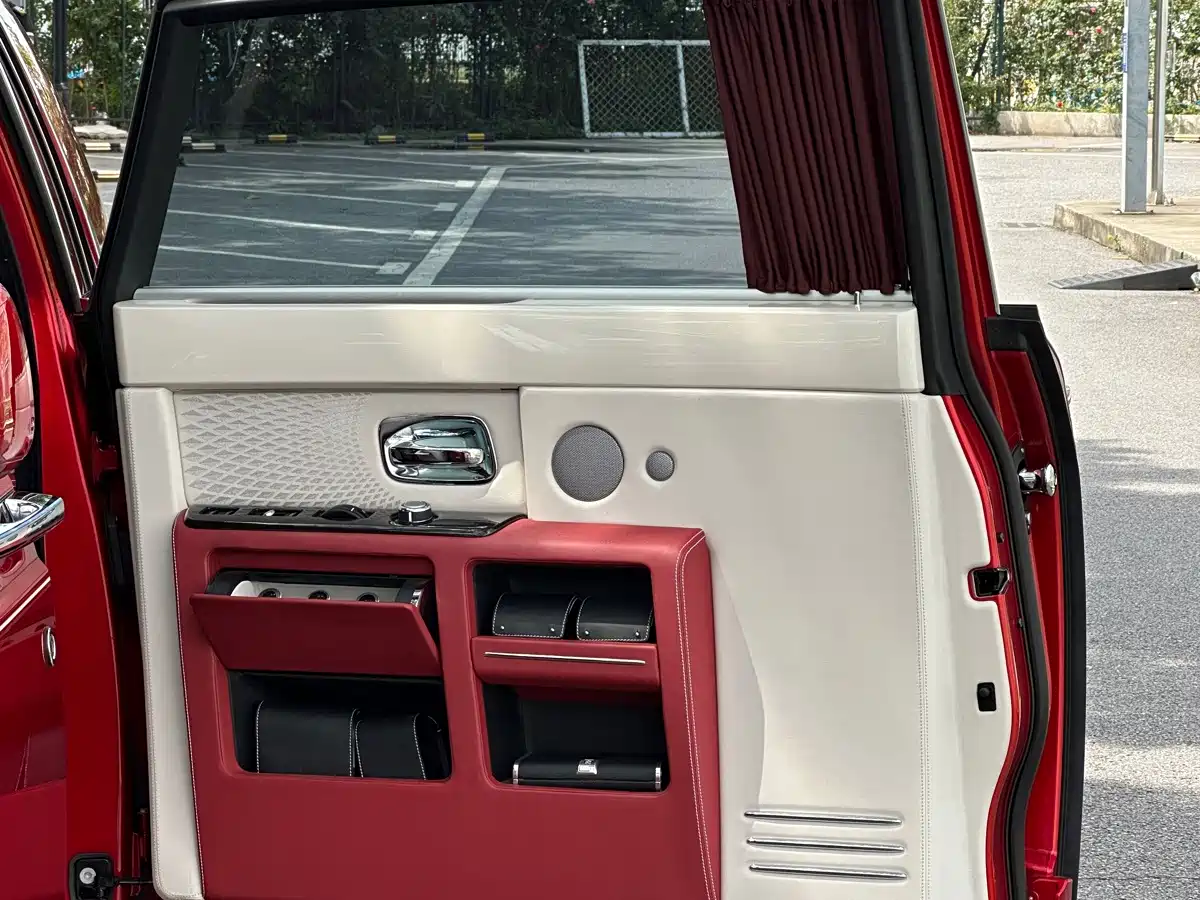 Фото 28 - Rolls-Royce Phantom