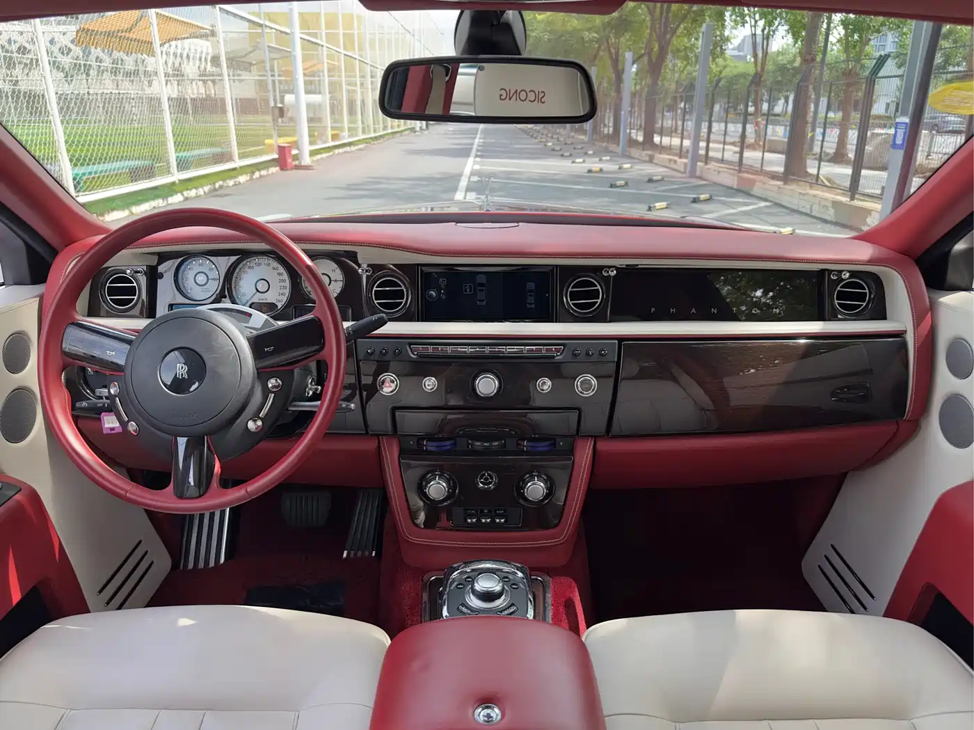 Фото 23 - Rolls-Royce Phantom