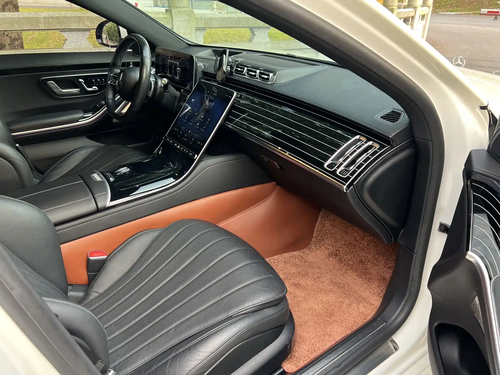 Photo 10 - Mercedes-Benz S-Class