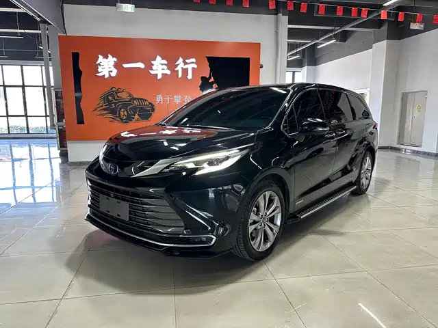 Toyota Sienna 2023 2.5L Hybrid Luxury Edition