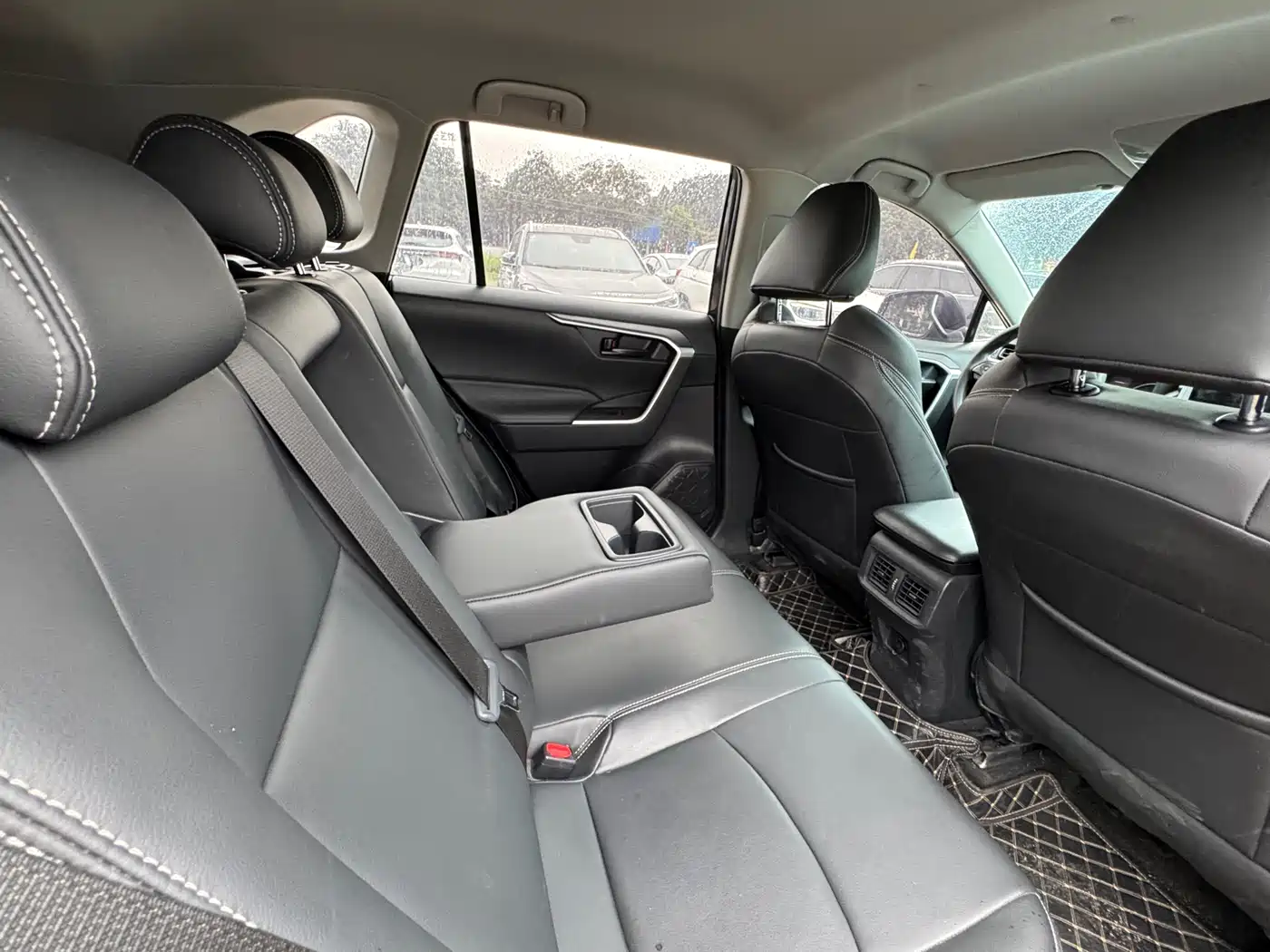 Toyota Wildlander 2022 2.0L CVT FWD Leading Edition фото 13