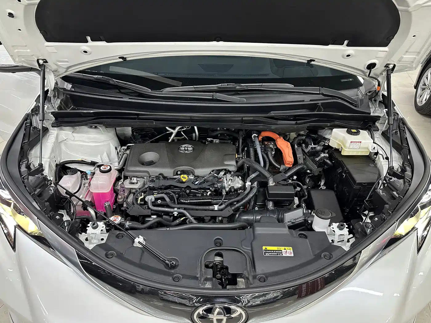 Toyota Granvia 2024 2.5L Hybrid Premium PLUS 4WD Edition фото 8