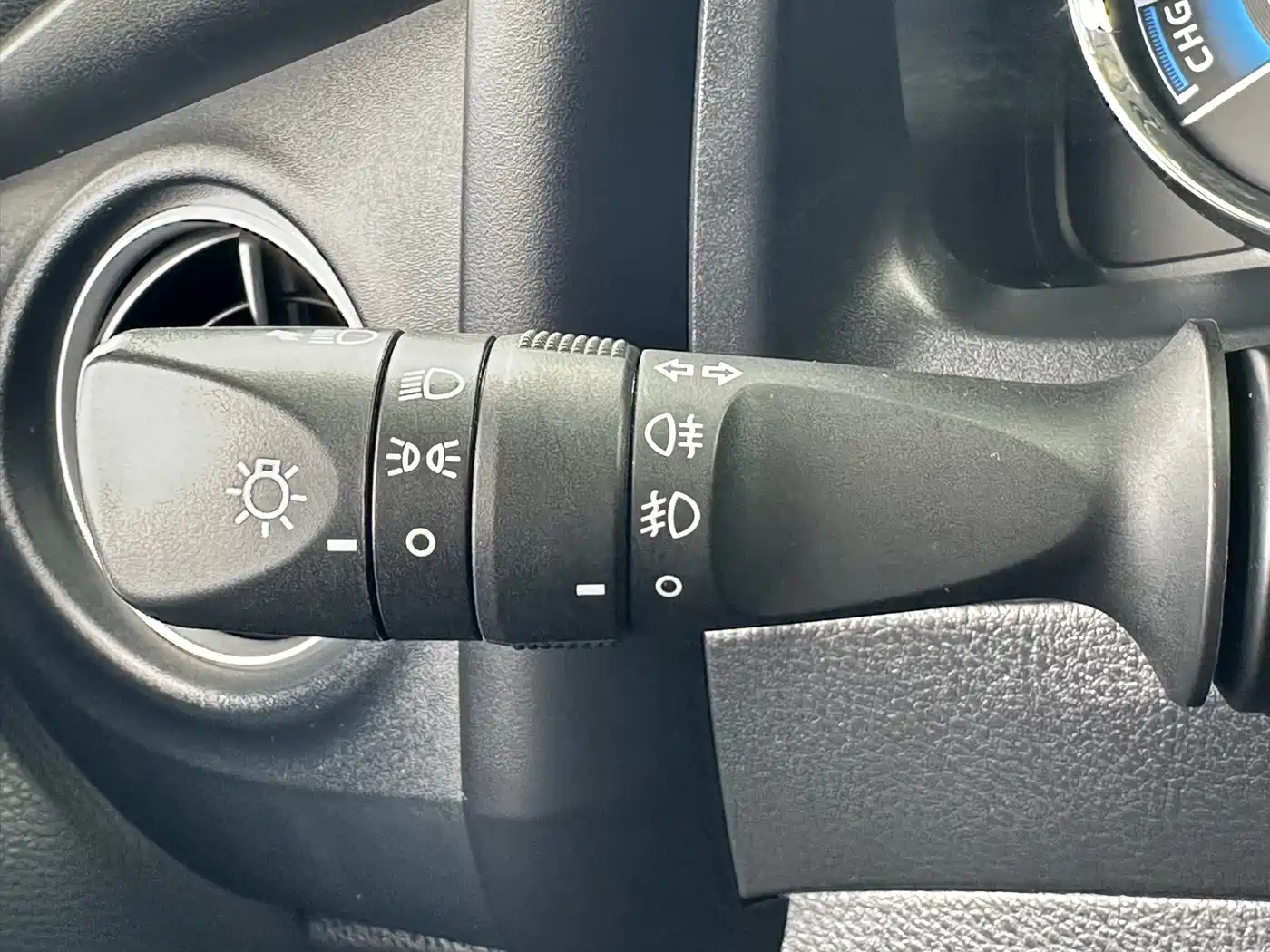 Toyota Corolla 2017 Facelift Hybrid 1.8L E-CVT Leading Edition фото 29