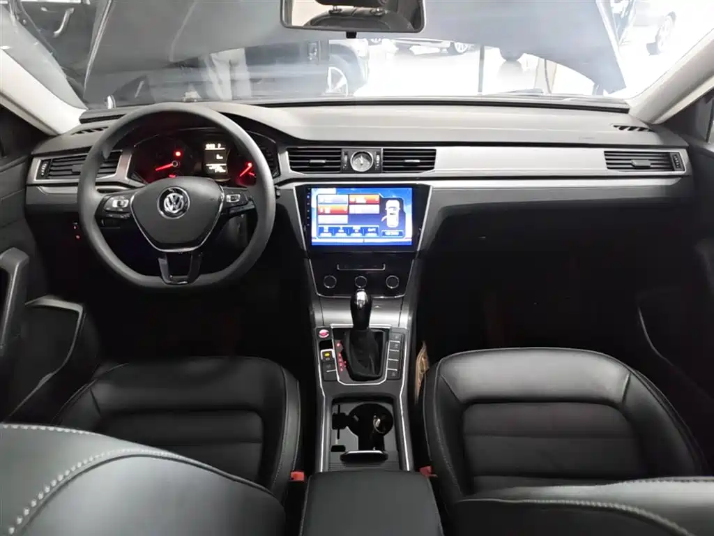 Volkswagen Passat 2017 280TSI DSG Elegance фото 10