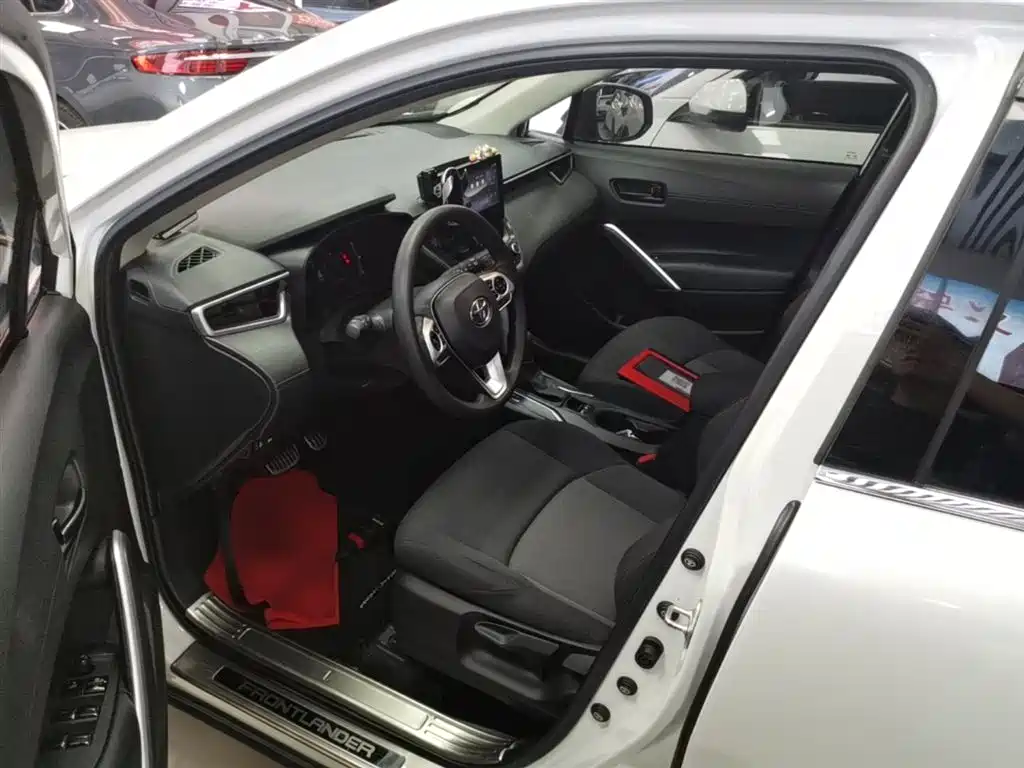 Toyota Frontlander 2023 2.0L CVT Leading Edition фото 16