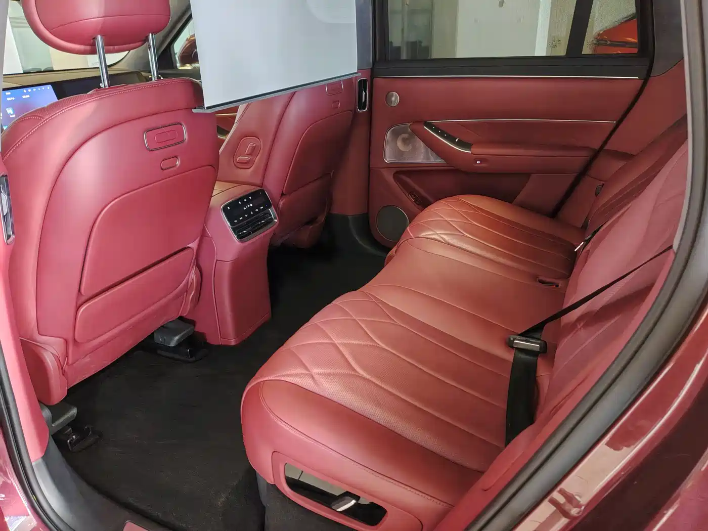 AITO Wenjie AITO M8 2025 Model Extended Range Ultra Edition 53.4kWh 5-Seater фото 22
