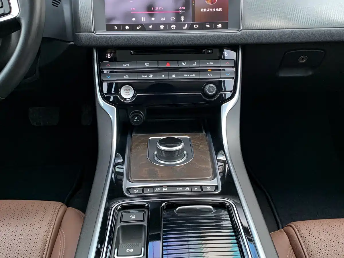 Jaguar XFL 2018 XFL 2.0T 250PS Luxury фото 19