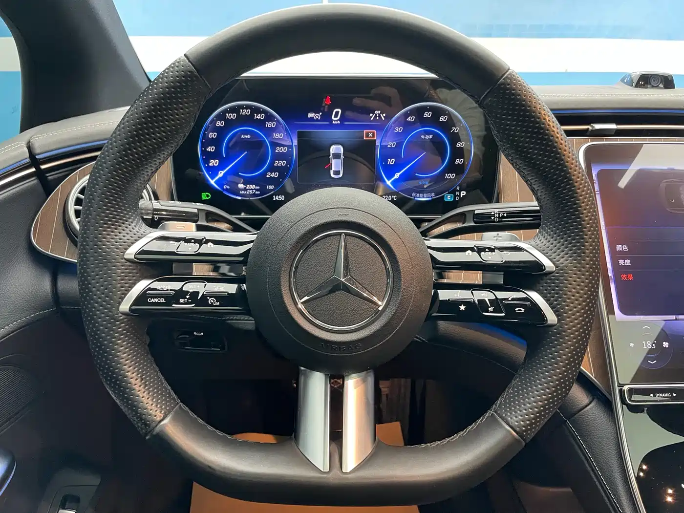 Mercedes-Benz EQE 2022 350 Pioneer Edition фото 21