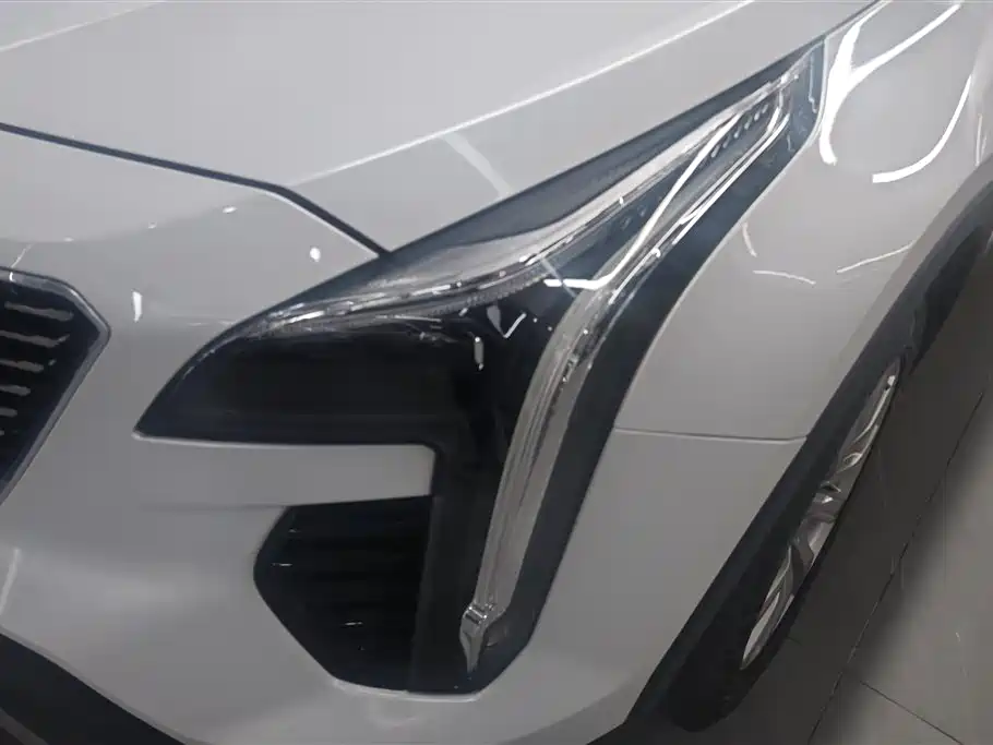 Cadillac XT4 2021 28T FWD Premium Edition фото 5
