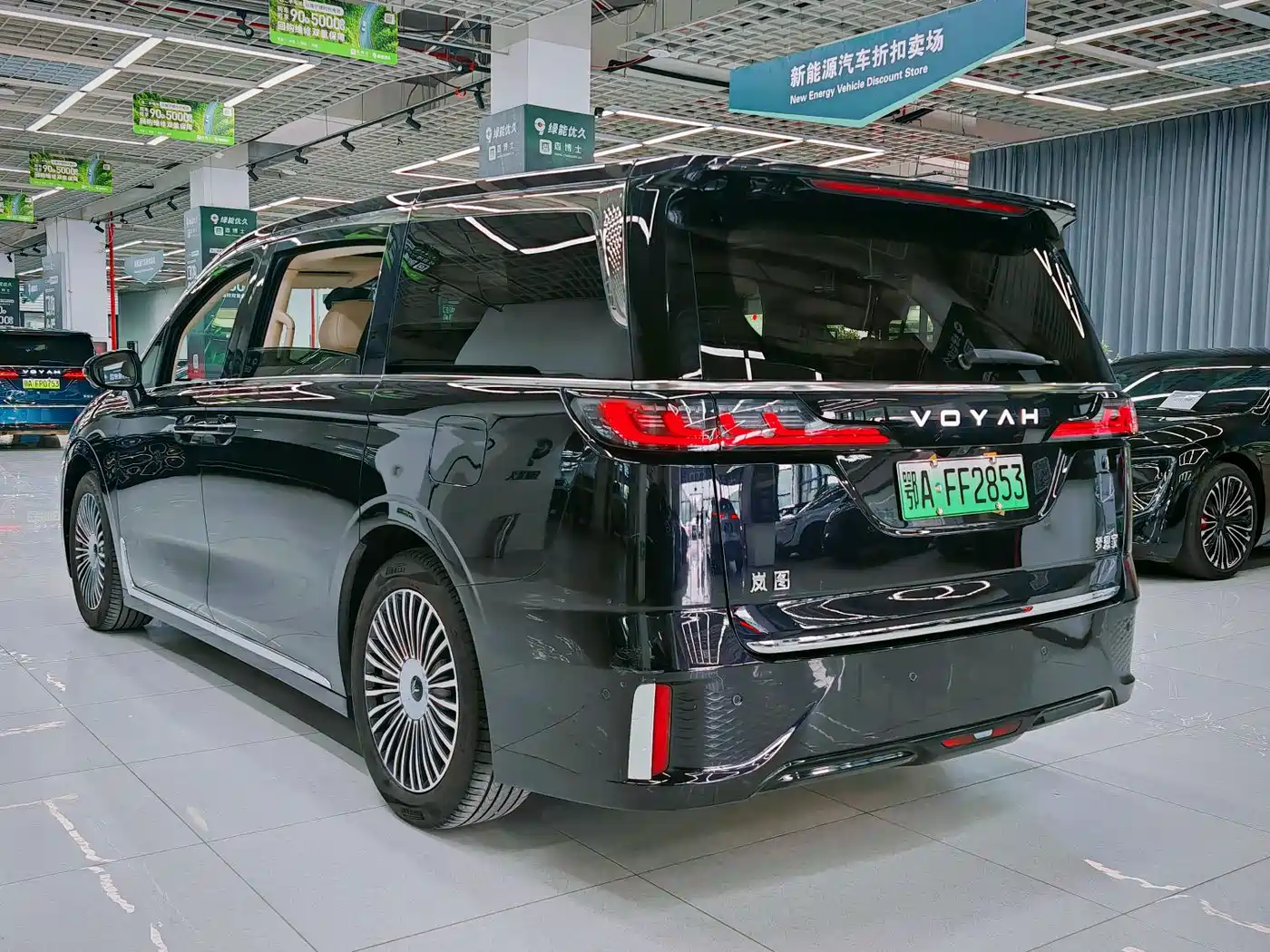 Voyah Auto Voyah Dreamer 2025 PHEV AWD Flagship Kunpeng Edition фото 17