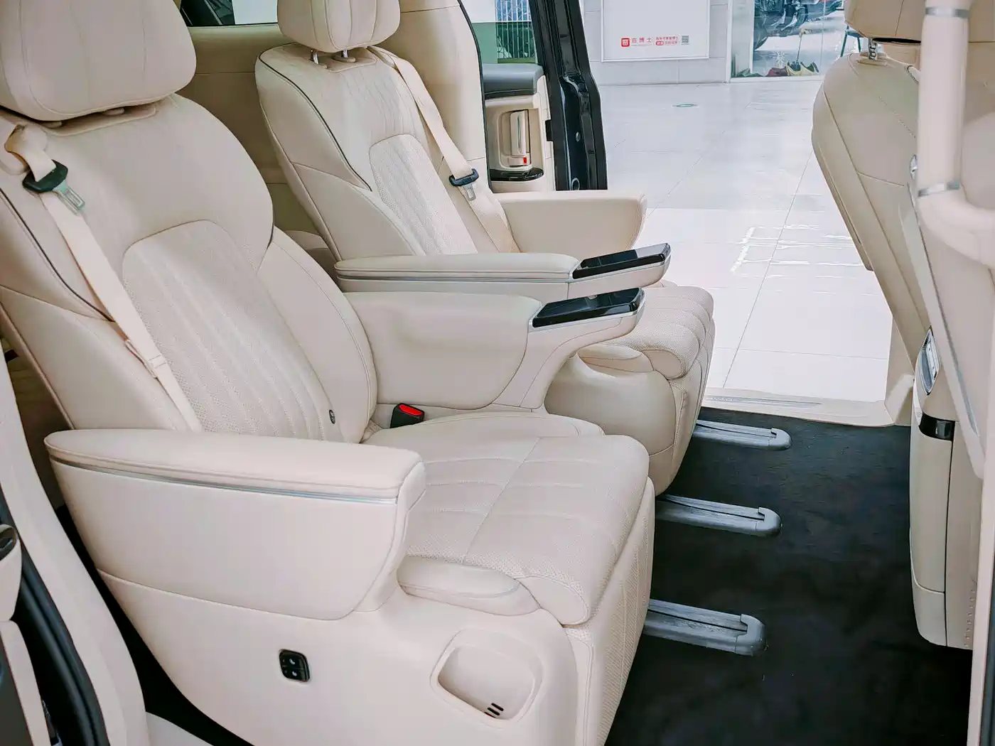 Voyah Auto Voyah Dreamer 2025 PHEV AWD Flagship Kunpeng Edition фото 13