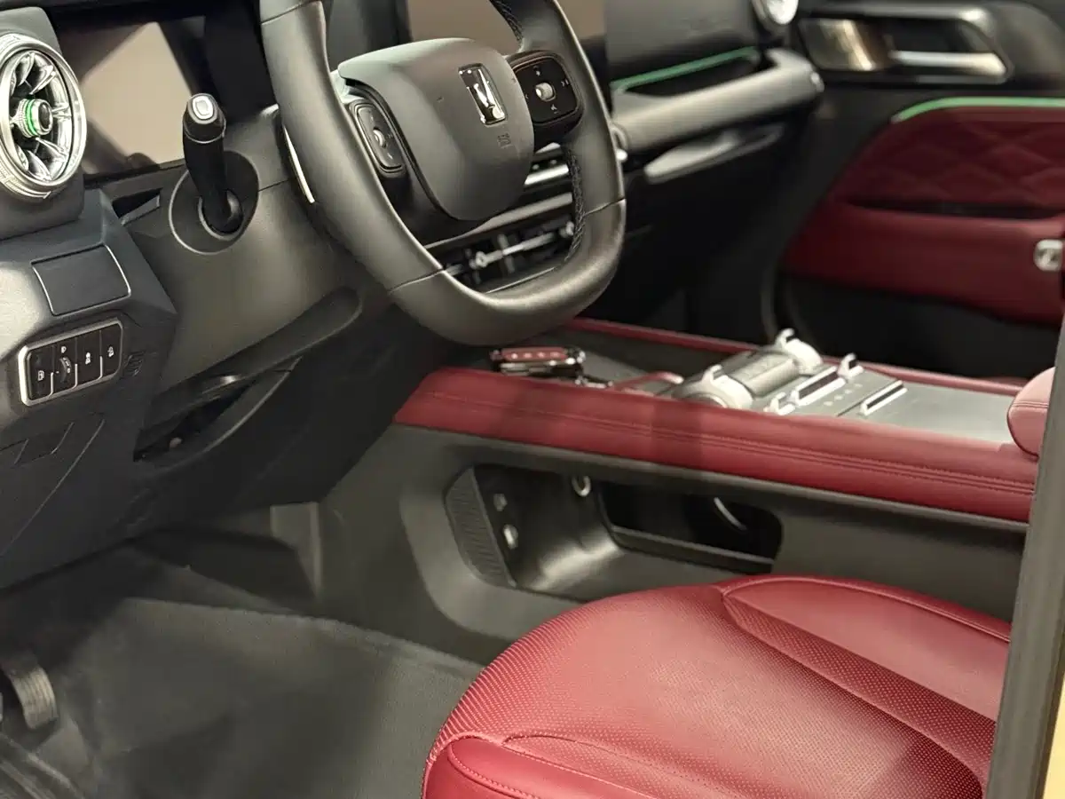 TANK TANK 300 NEW ENERGY