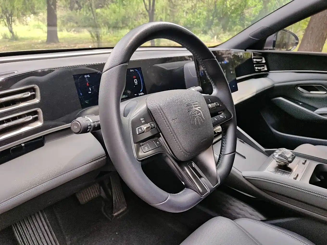 BYD Qin L 2024 DM-i 80KM Leading Edition фото 10