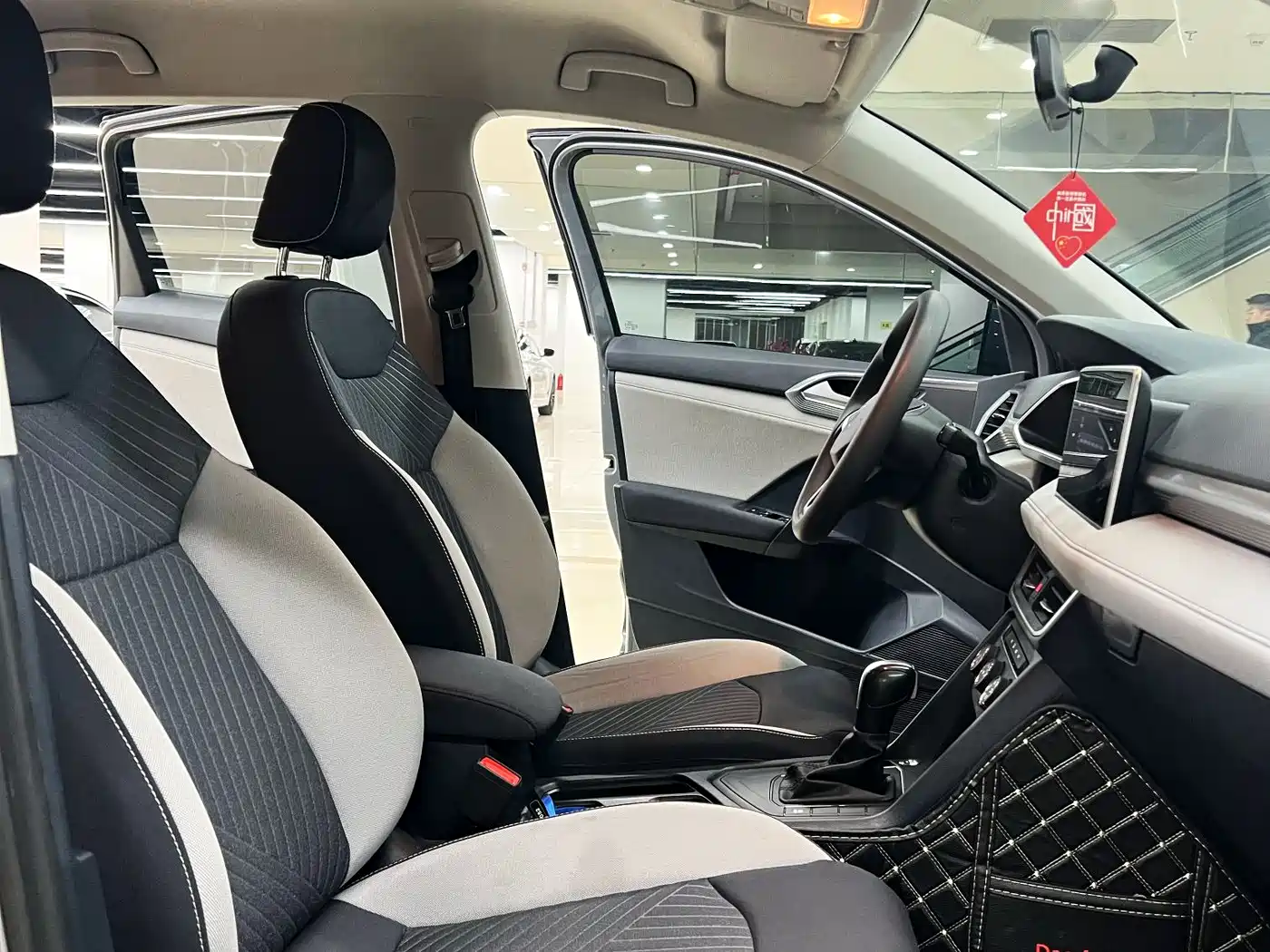 Volkswagen Tharu 2023 300TSI 2WD New Moon Edition фото 7