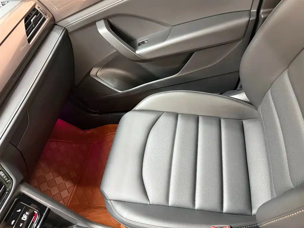 Volkswagen Tharu 2022 280TSI FWD Luxury Edition фото 13