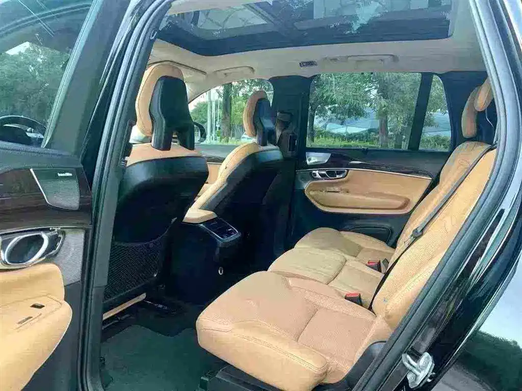 Фото 4 - Volvo XC90