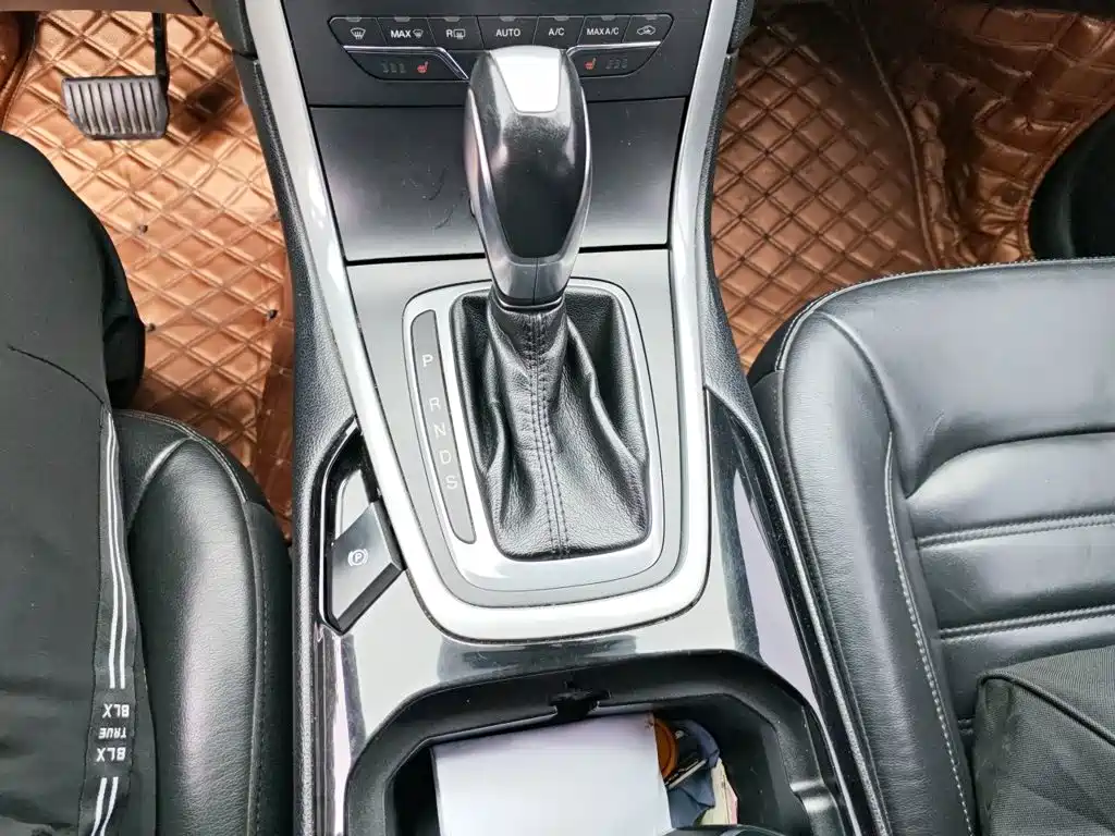 Фото 15 - Ford Edge