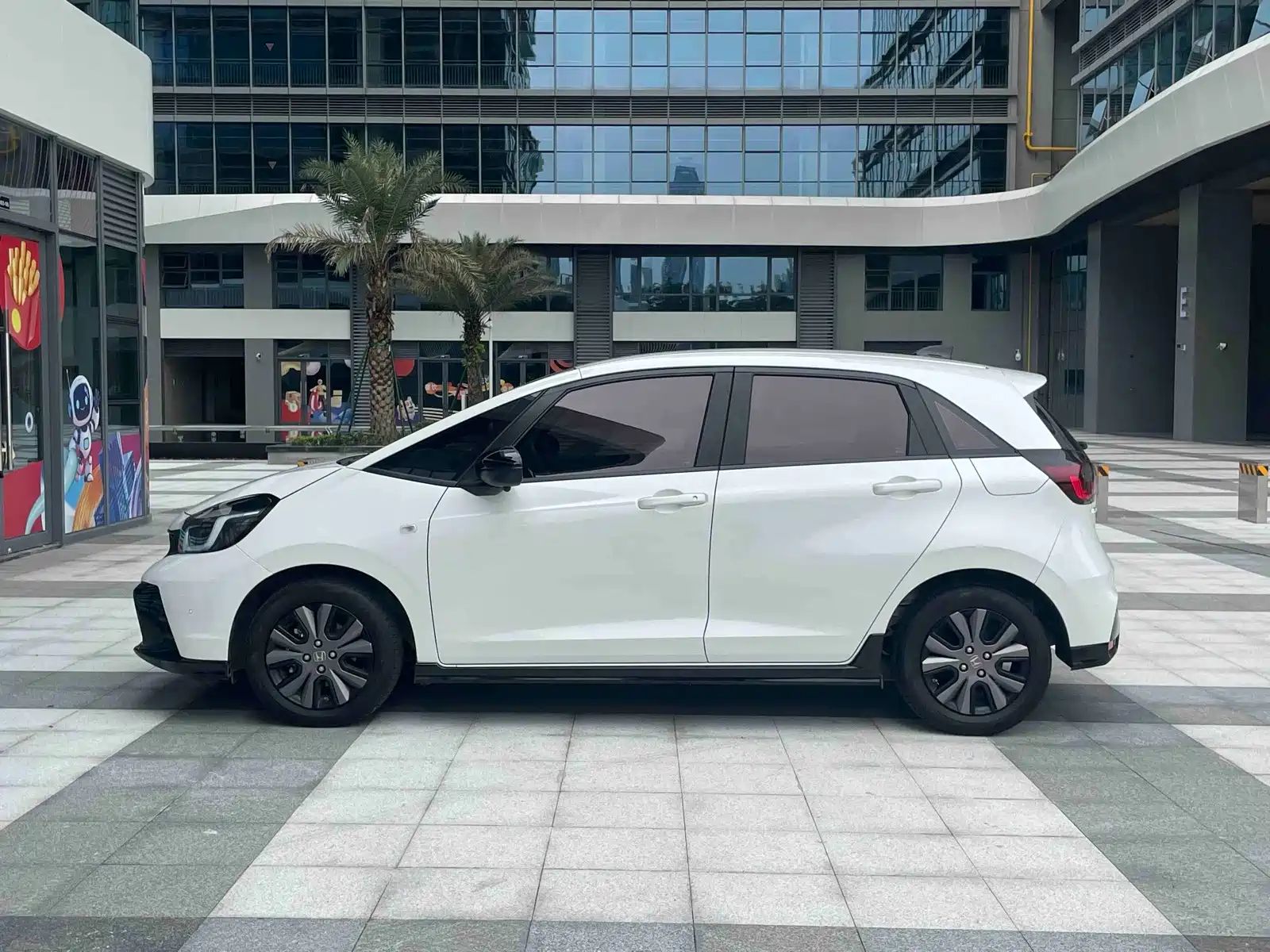 Photo 2 - Honda Fit