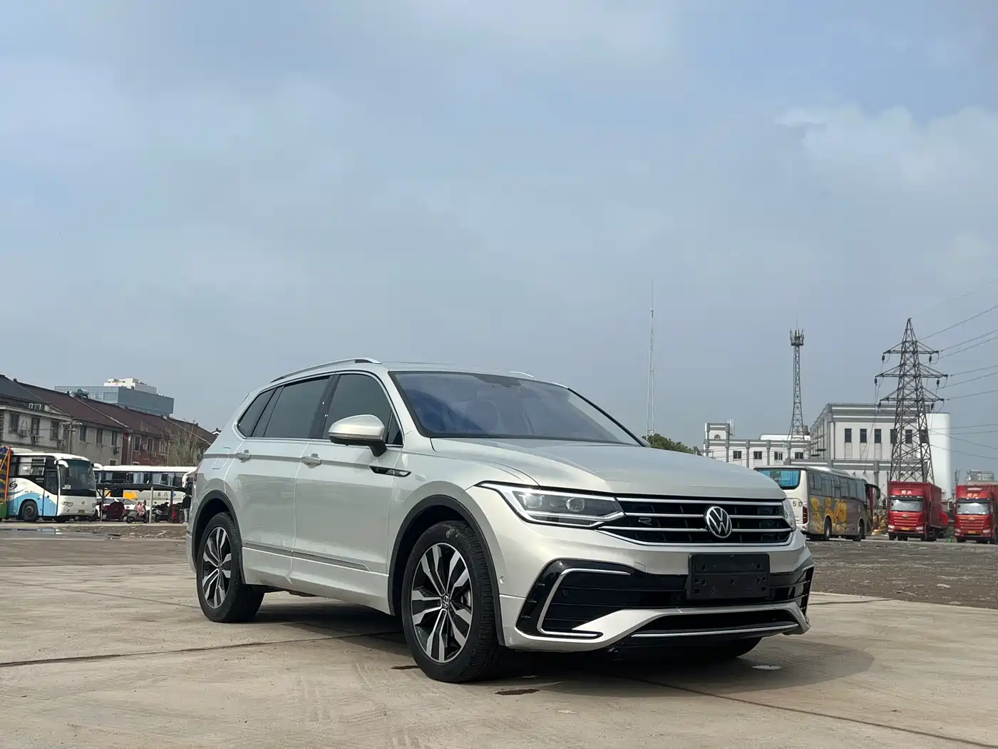 Volkswagen Tiguan L 2022 330TSI Auto 2WD R-Line Premium Edition фото 3