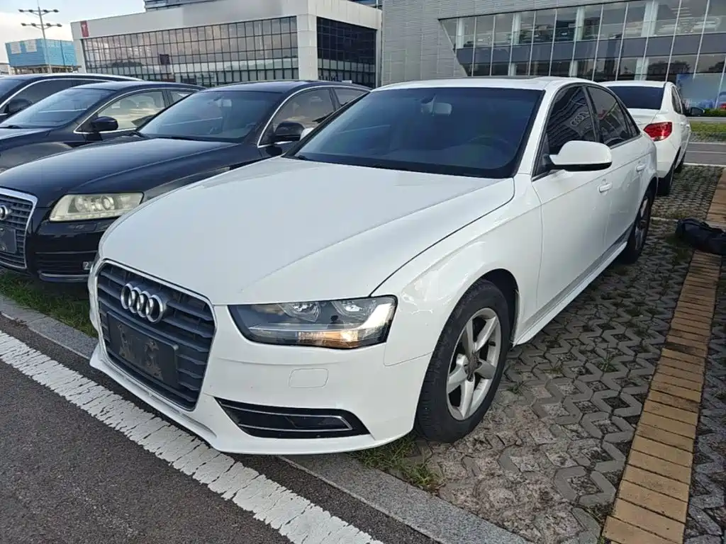 Фото 2 - Audi A4L
