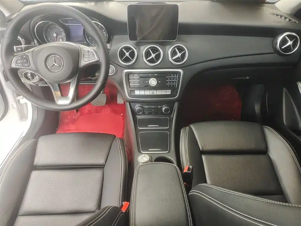 Mercedes-Benz GLA 2017 GLA 200 Dynamic фото 10