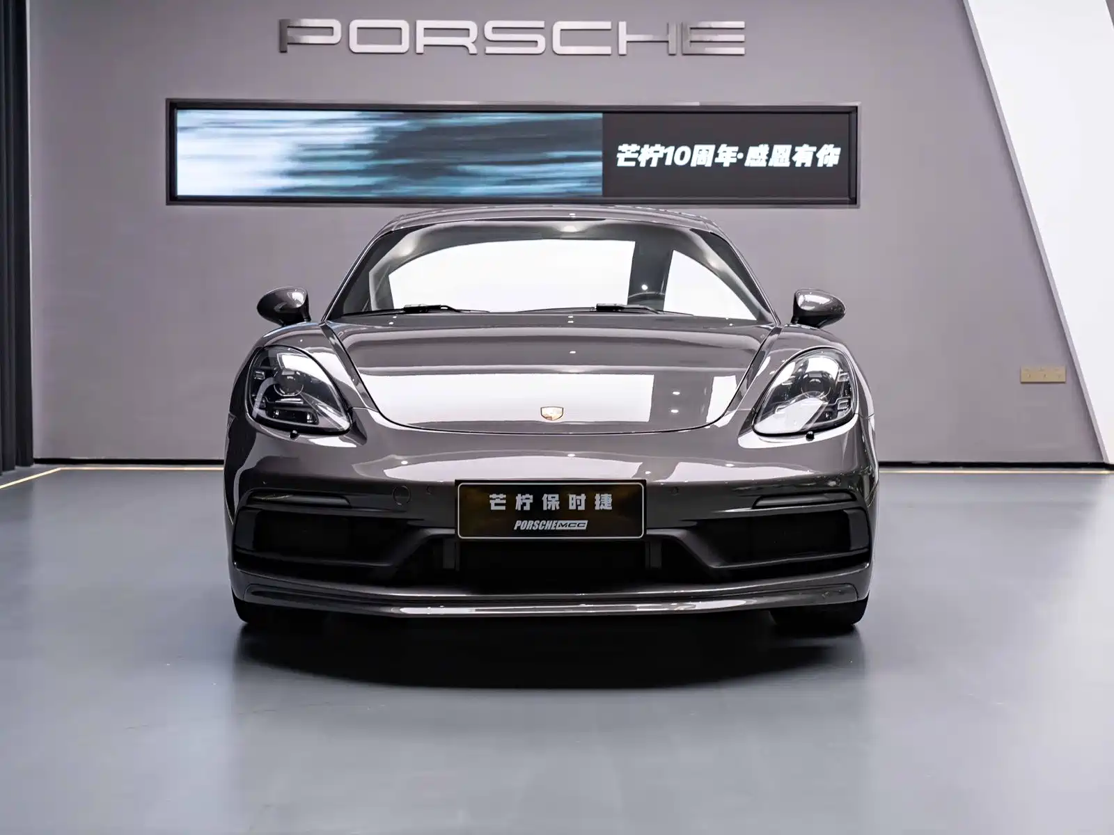 Фото 2 - Porsche 718