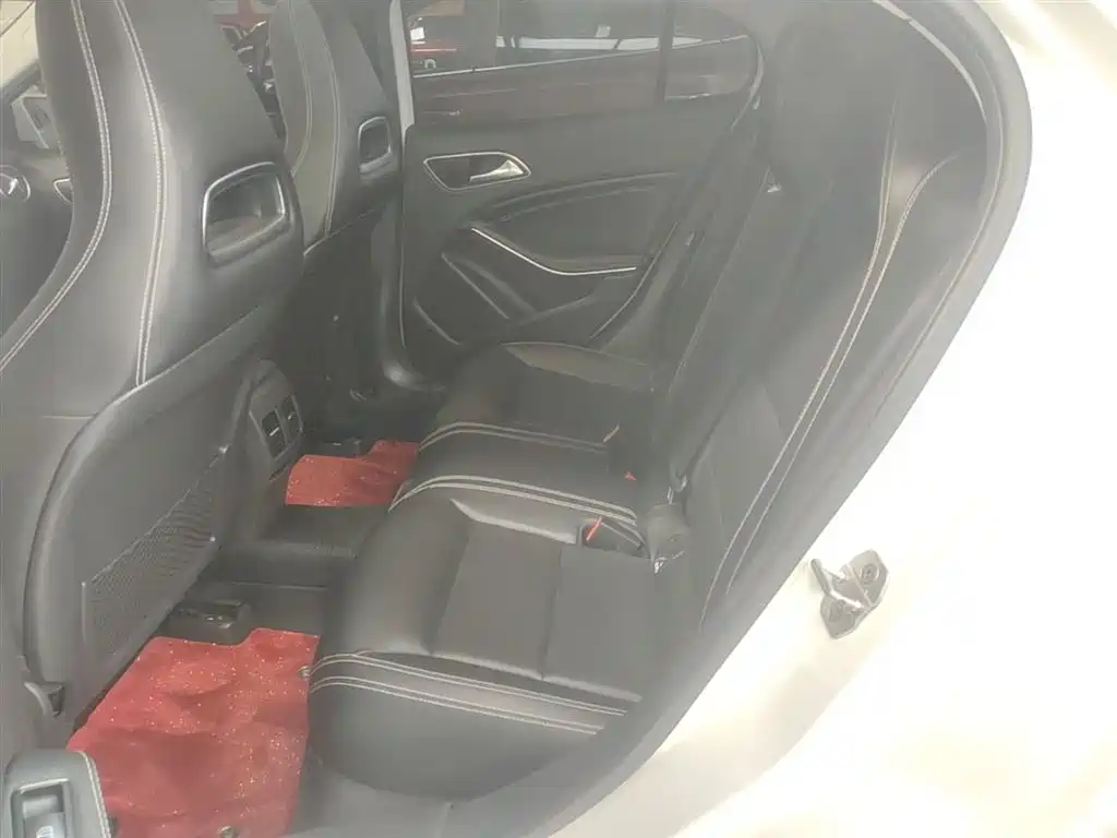 Mercedes-Benz GLA 2017 GLA 200 Dynamic фото 17